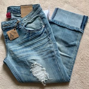 Almost Famous crop low rise Jean size 7